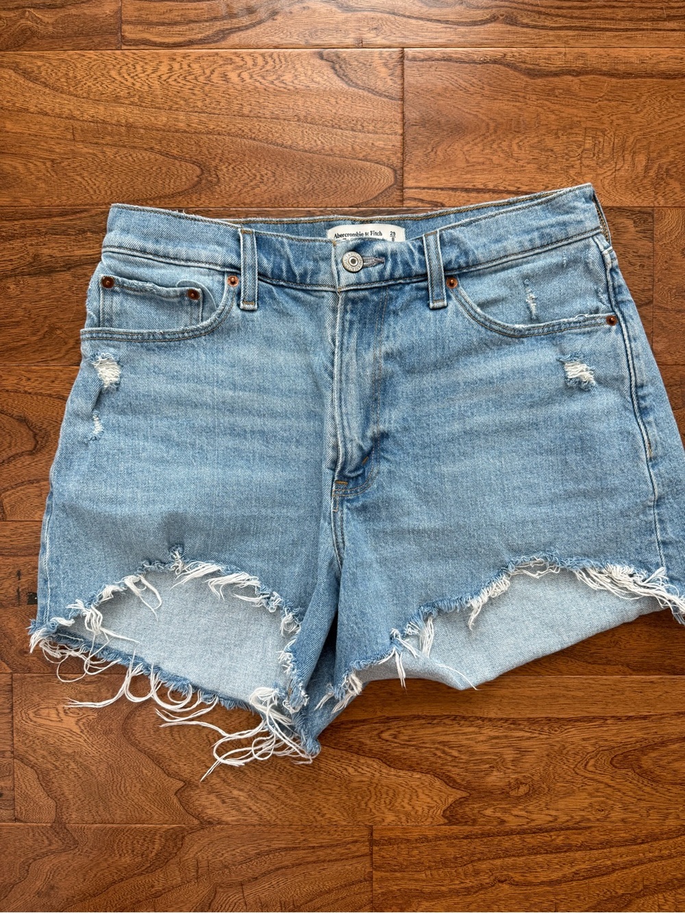Abercrombie & Fitch Curve Love 4” Mom Shorts
